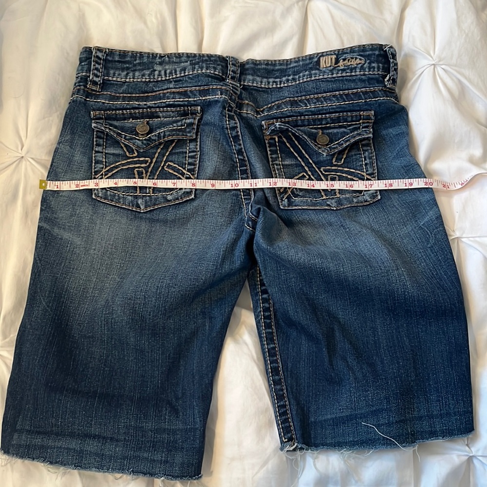 Kut from the Kloth cut off Jean shorts size 14